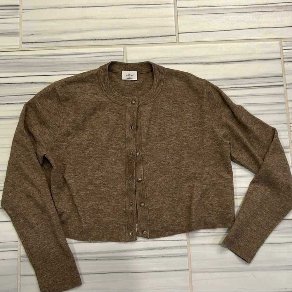 NWOT Aritzia Tan Cardigan Sweater with Long Sleeves and Cropped Style - Picture 4 of 4
